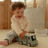 Macchina grande della polizia con personaggi