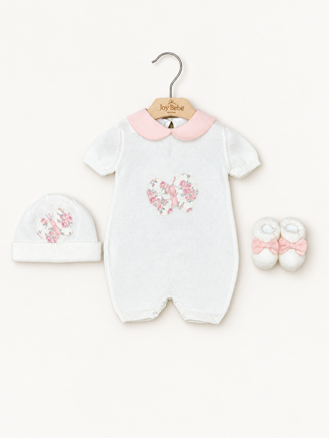 Coordinato Baby Lord su sfondo bianco caldo naturale