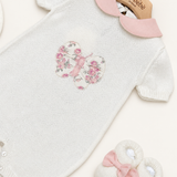 Coordinato Baby Lord su sfondo bianco caldo naturale