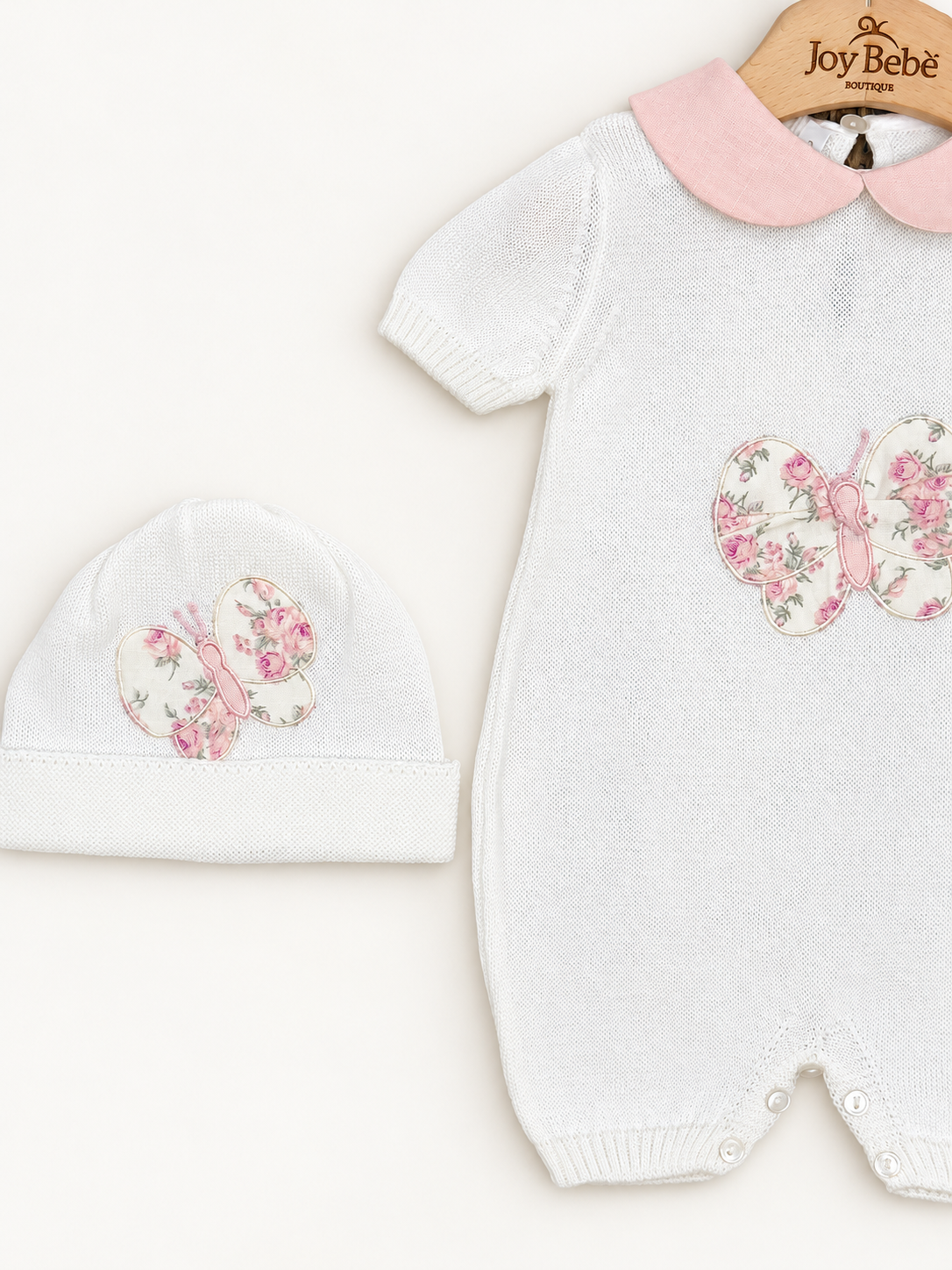 Coordinato Baby Lord su sfondo bianco caldo naturale