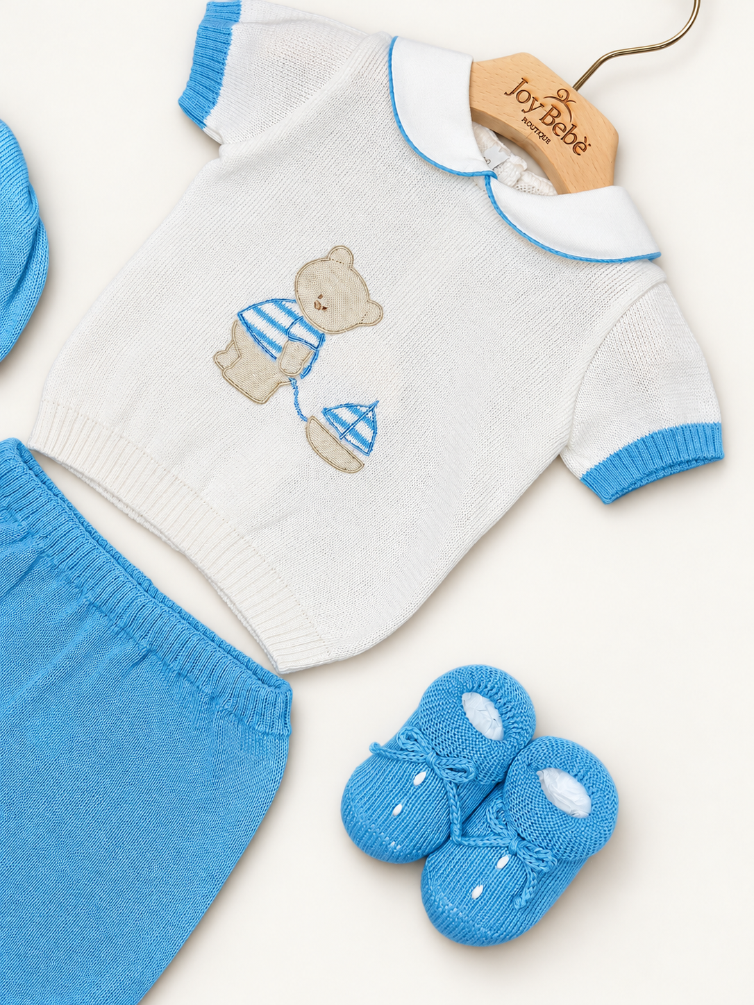 Coordinato Baby Lord su sfondo bianco caldo naturale