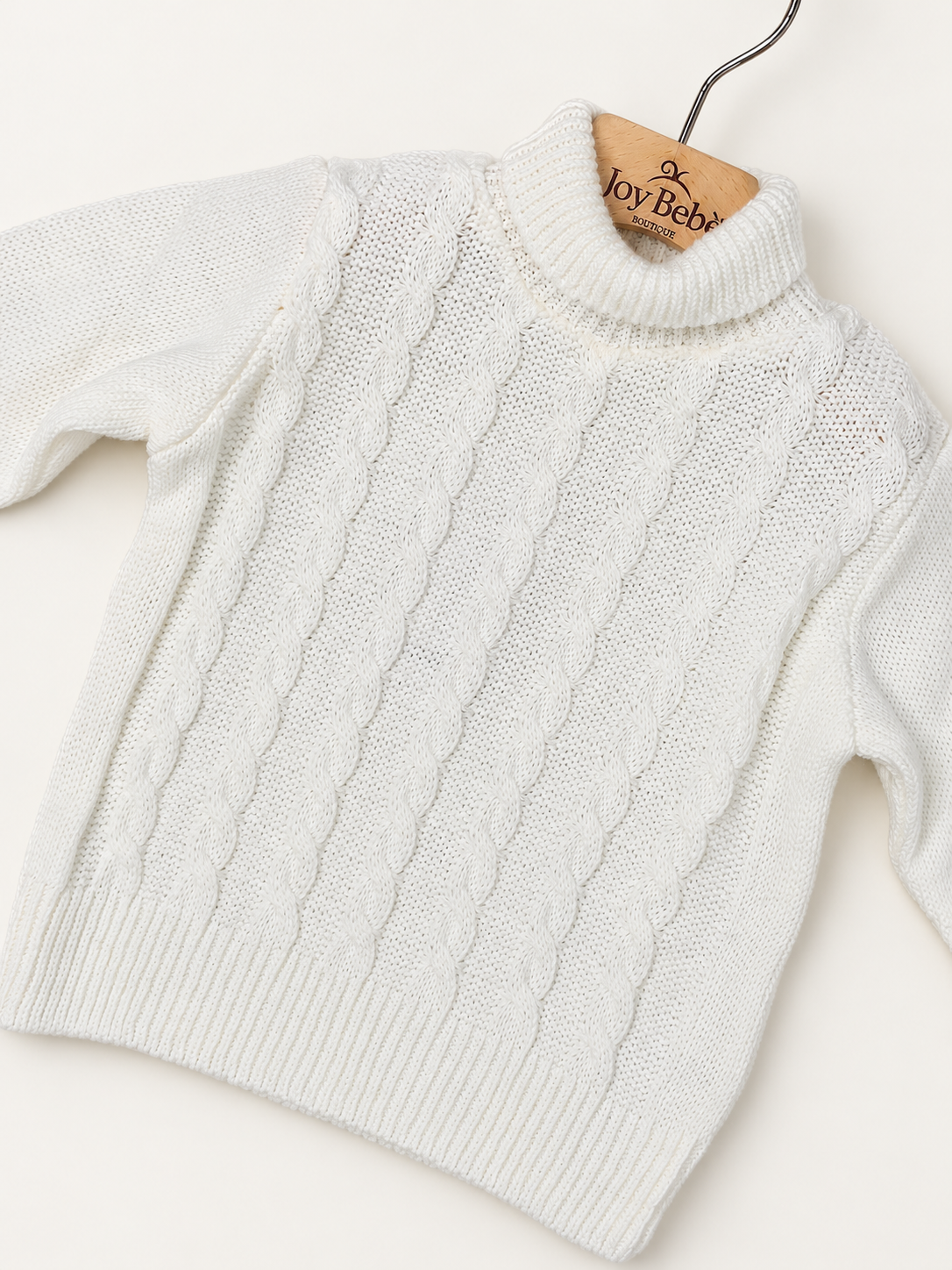 Maglione Ambaraba' su sfondo bianco caldo