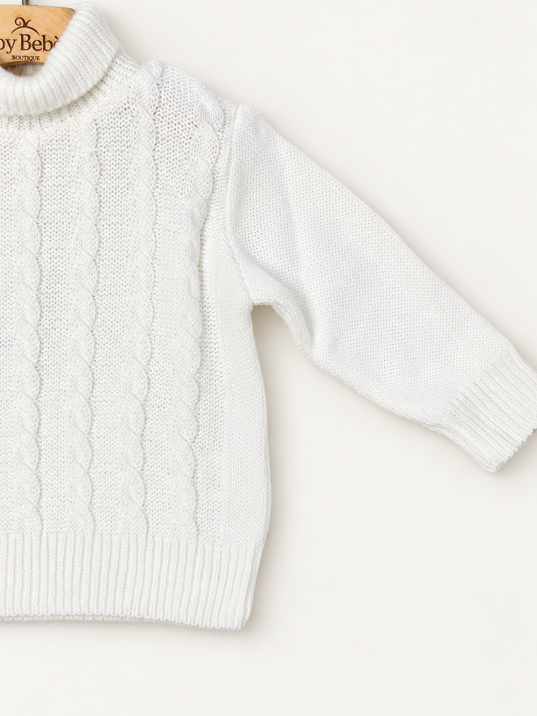Maglione Ambaraba' su sfondo bianco caldo