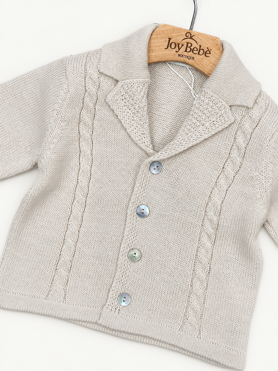 Cardigan Barcellino dettaglio 1, sfondo bianco caldo