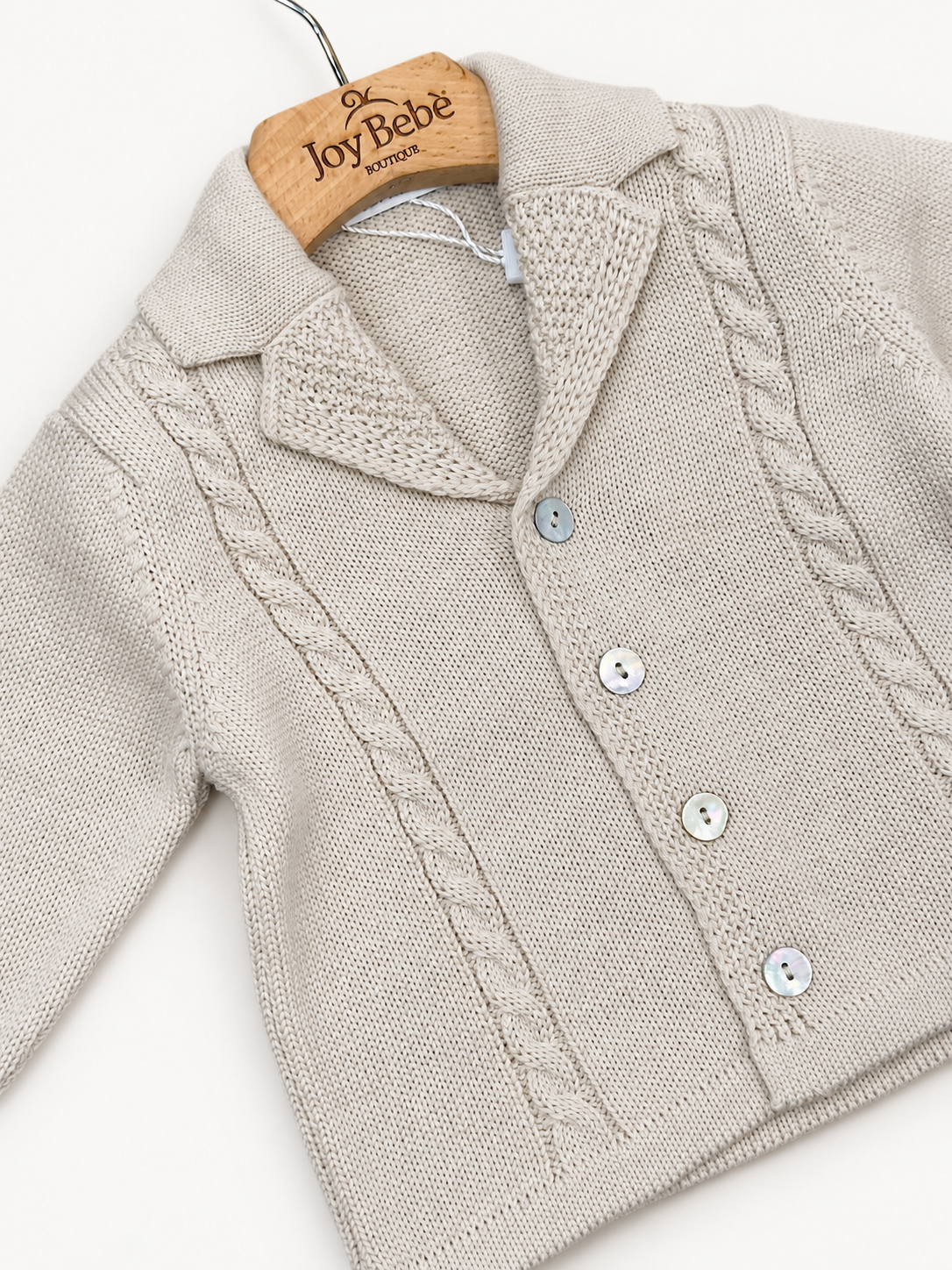 Cardigan Barcellino dettaglio 3, sfondo bianco caldo