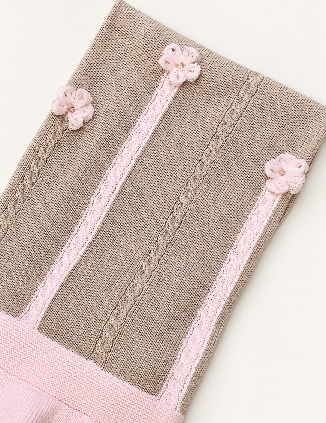 Coperta Lana su sfondo bianco caldo naturale
