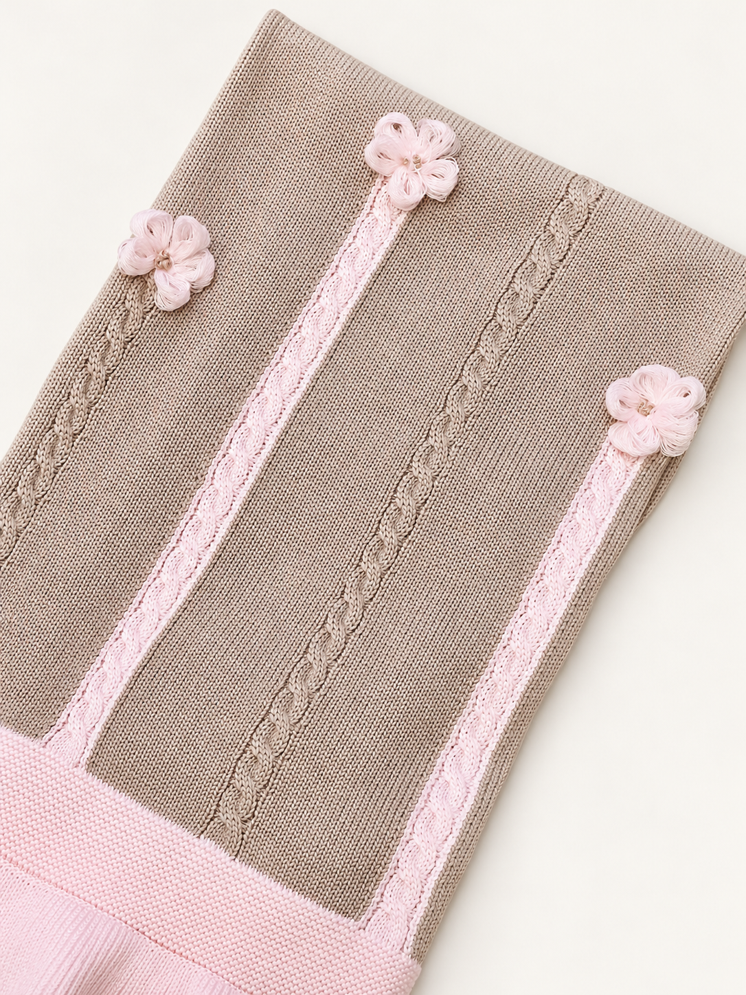 Coperta Lana su sfondo bianco caldo naturale