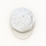 Cappello - dettaglio su sfondo bianco caldo naturale