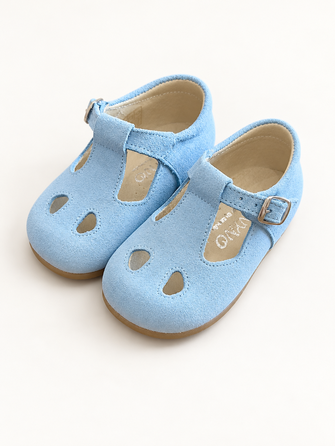 Scarpe Panyno su sfondo bianco caldo