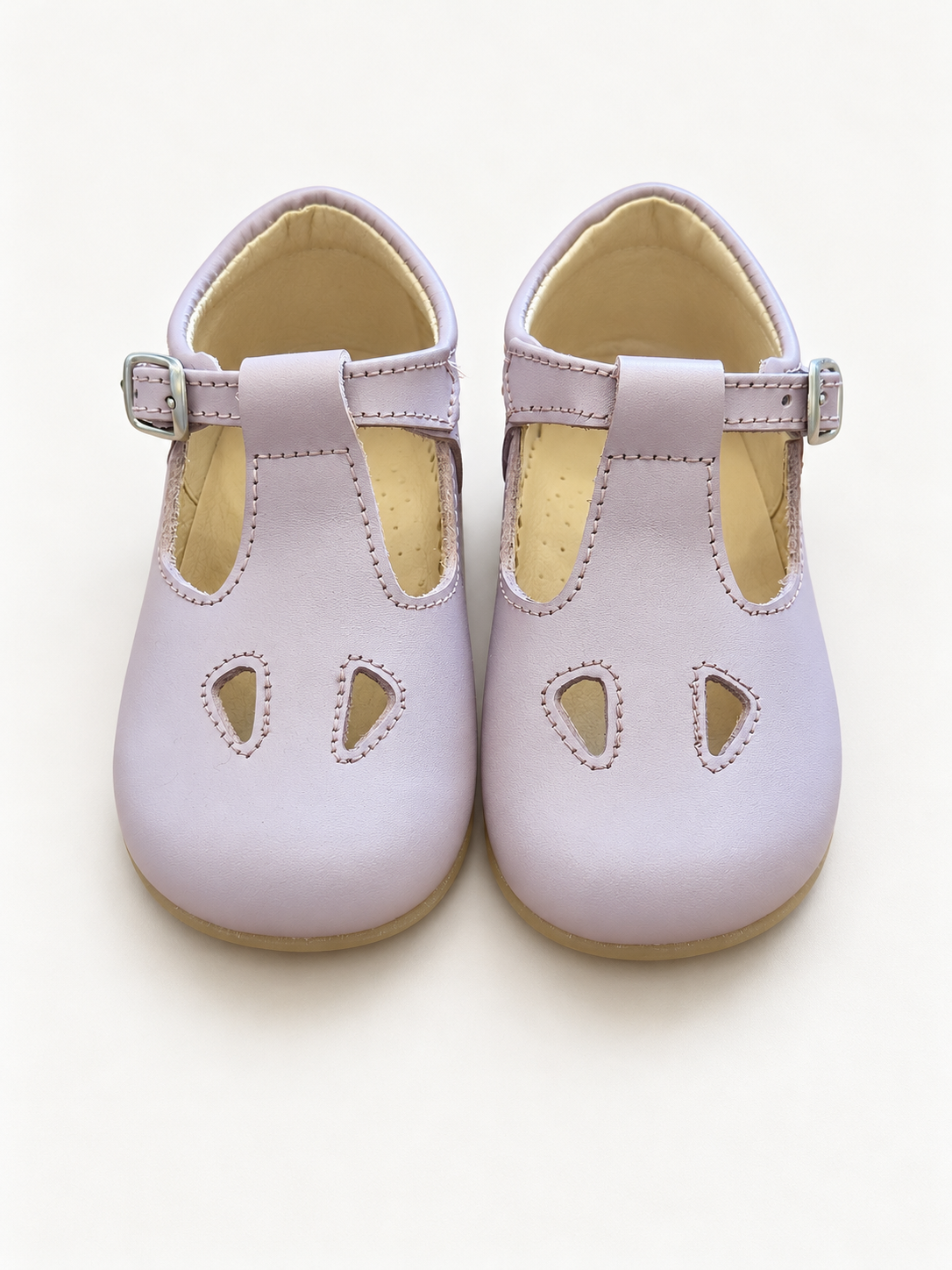Scarpe Panyno su sfondo bianco caldo