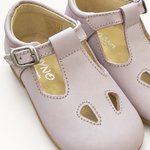 Scarpe Panyno su sfondo bianco caldo