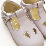Scarpe Panyno su sfondo bianco caldo