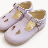 Scarpe Panyno su sfondo bianco caldo