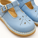 Scarpe Panyno su sfondo bianco caldo