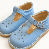Scarpe Panyno su sfondo bianco caldo