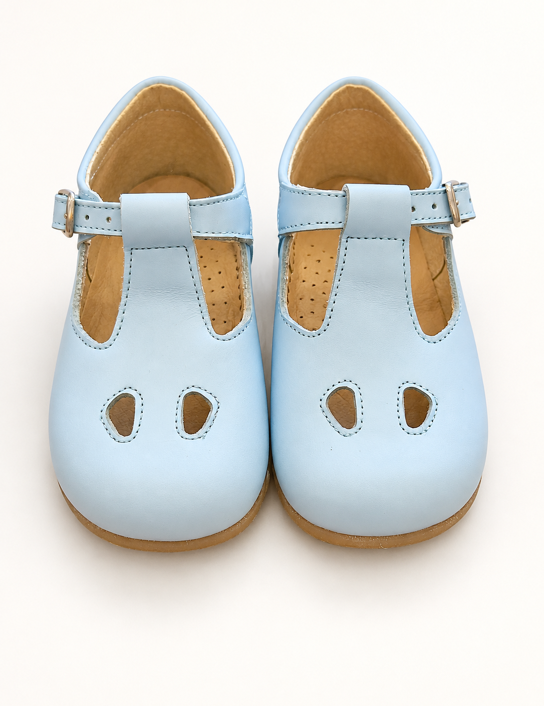 Scarpe Panyno su sfondo bianco caldo