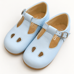 Scarpe Panyno su sfondo bianco caldo