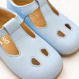Scarpe Panyno su sfondo bianco caldo