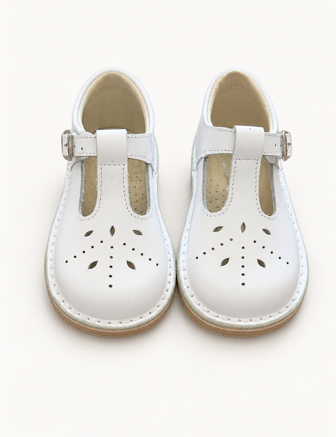 Scarpe Panyno su sfondo bianco caldo
