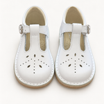 Scarpe Panyno su sfondo bianco caldo