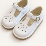 Scarpe Panyno su sfondo bianco caldo
