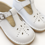 Scarpe Panyno su sfondo bianco caldo