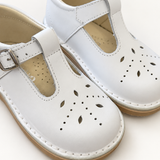 Scarpe Panyno su sfondo bianco caldo