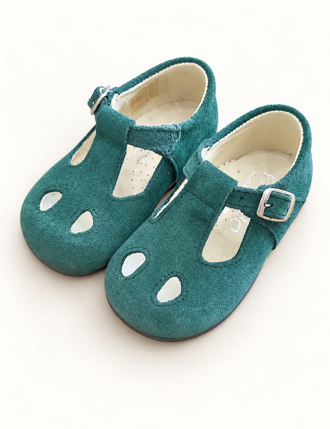 Scarpe Panyno su sfondo bianco caldo