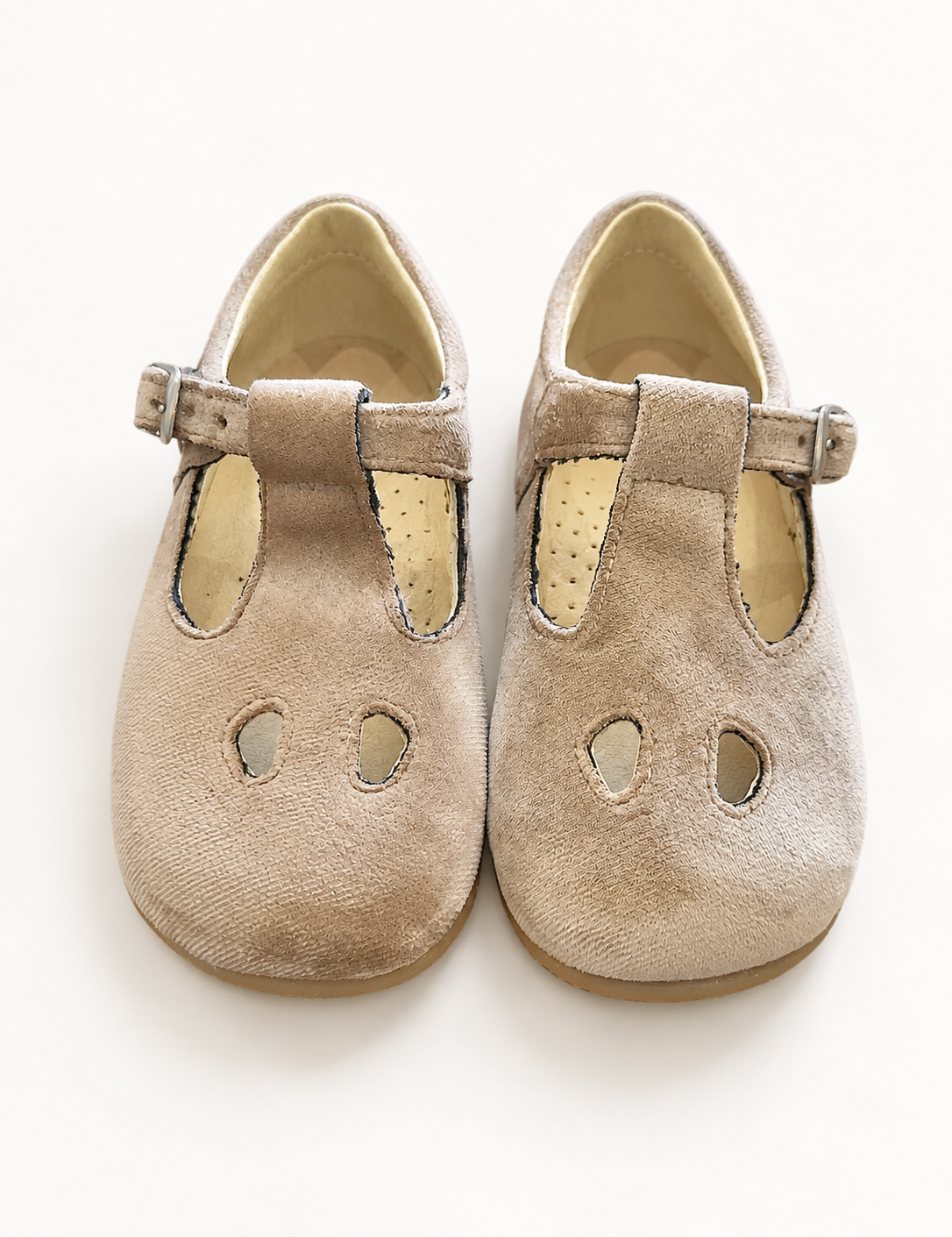Scarpe Panyno su sfondo bianco caldo
