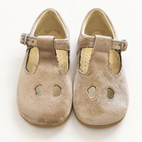 Scarpe Panyno su sfondo bianco caldo