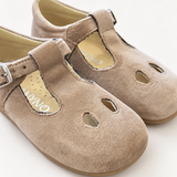 Scarpe Panyno su sfondo bianco caldo