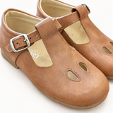 Scarpe Panyno su sfondo bianco caldo