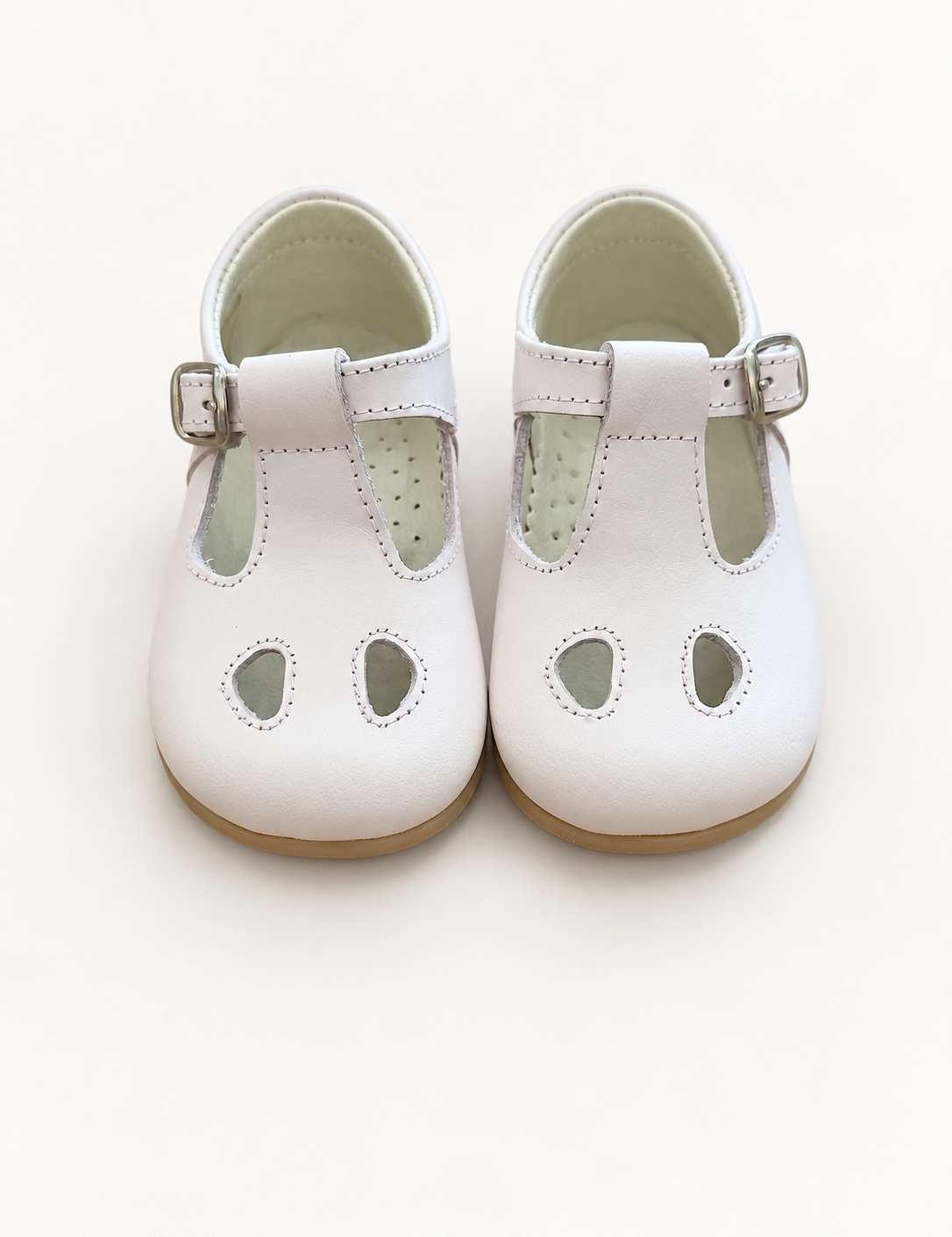 Scarpe Panyno su sfondo bianco caldo