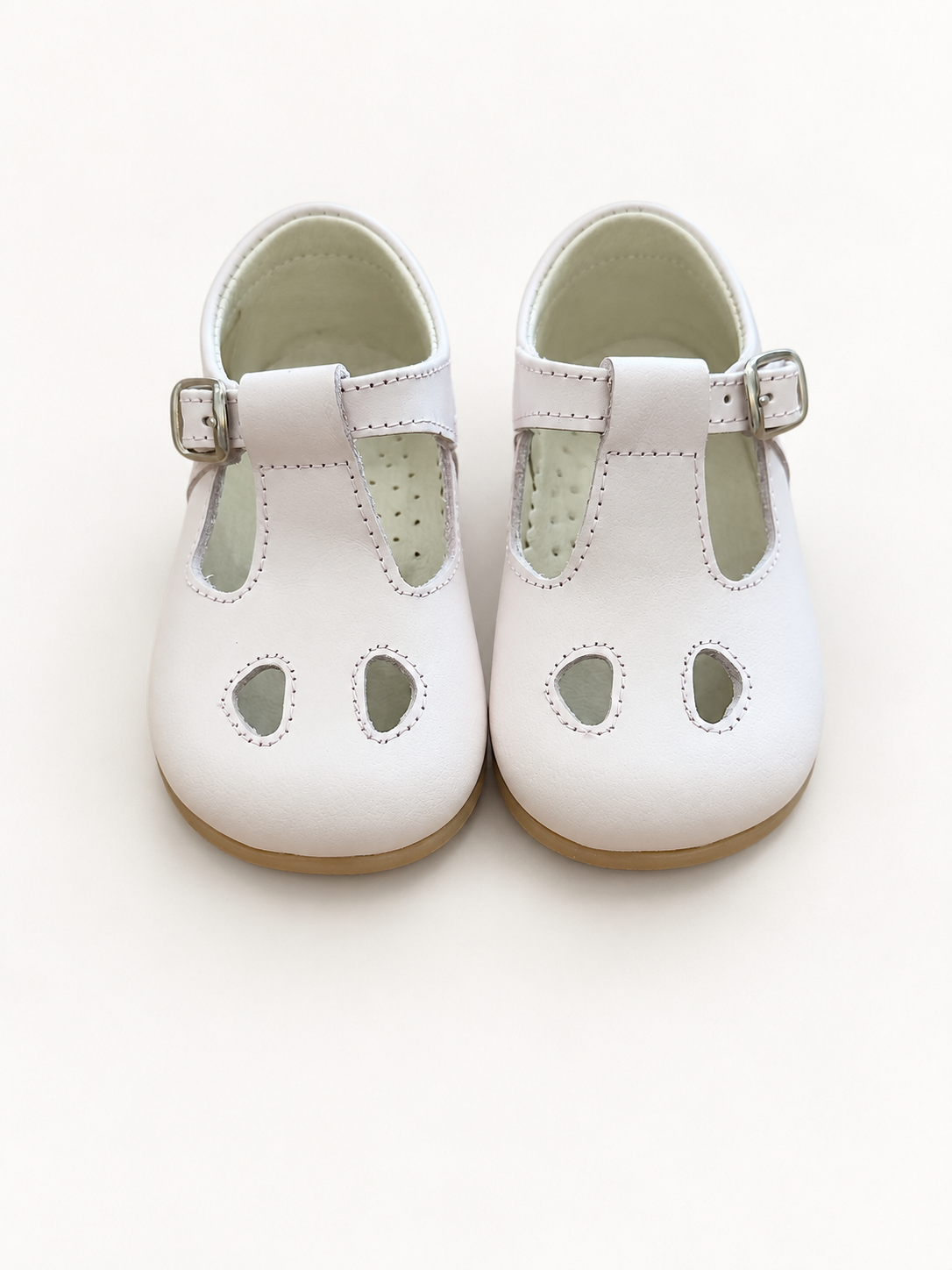 Scarpe Panyno su sfondo bianco caldo