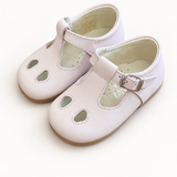 Scarpe Panyno su sfondo bianco caldo