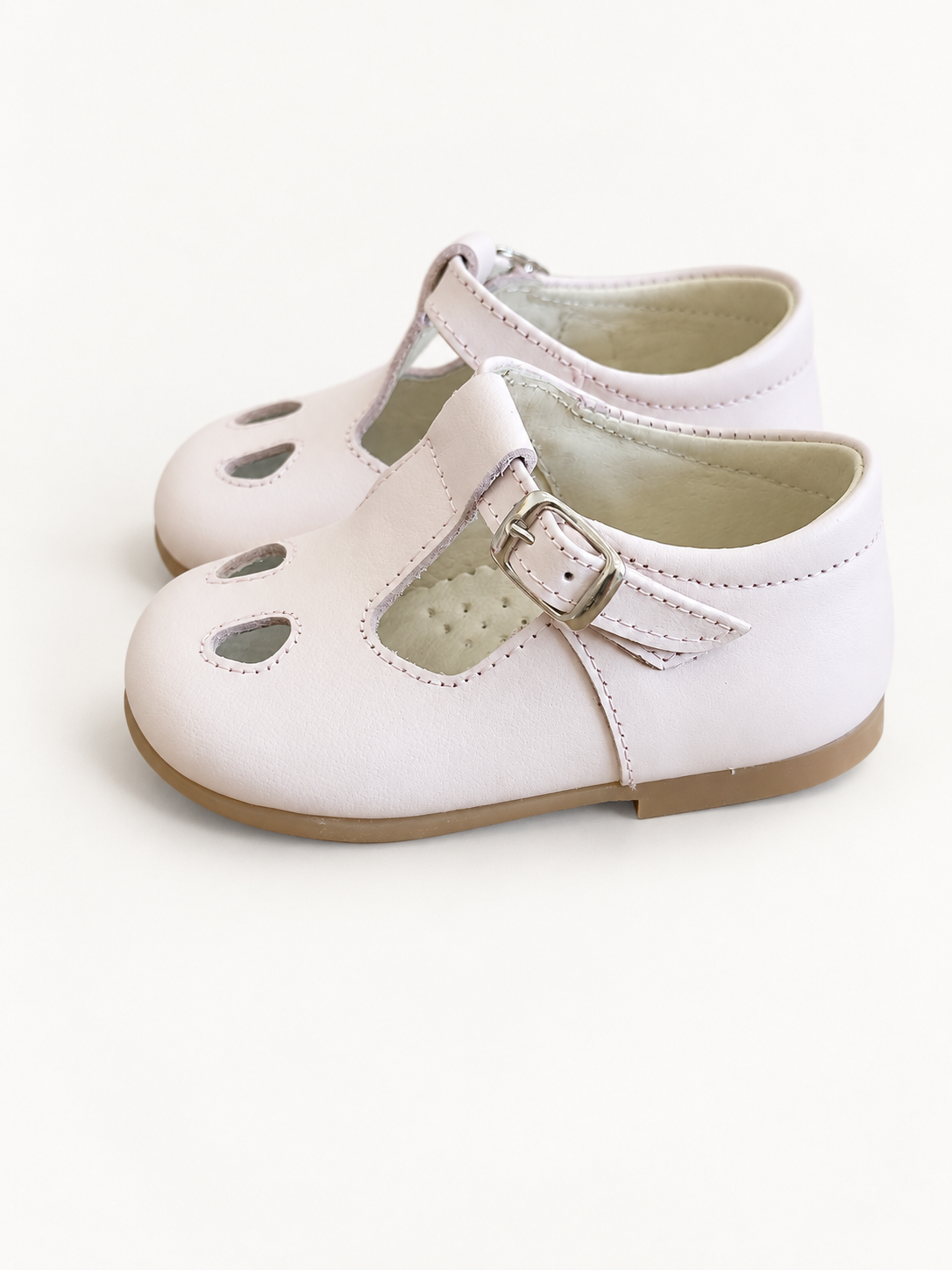 Scarpe Panyno su sfondo bianco caldo