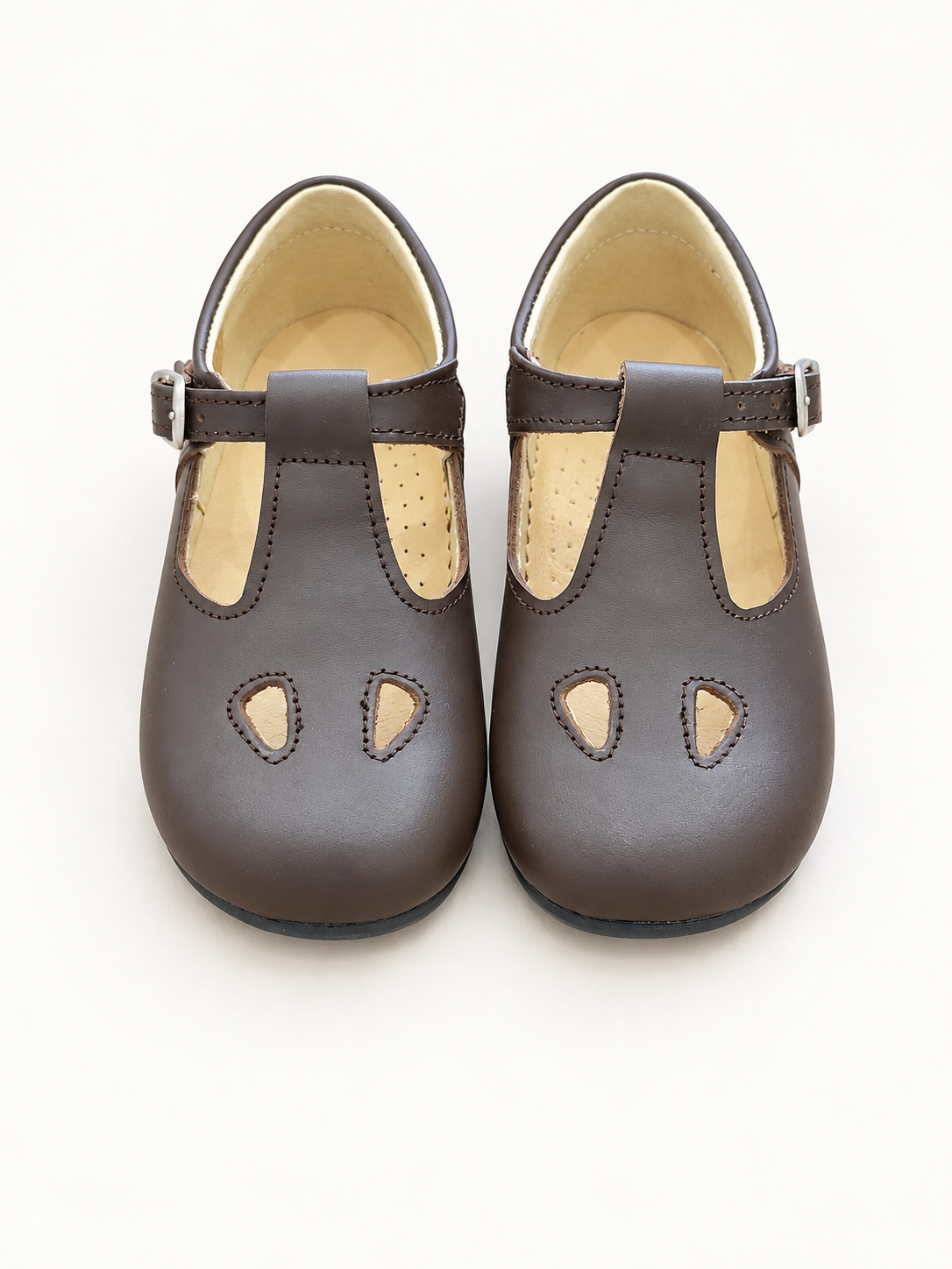 Scarpe Panyno su sfondo bianco caldo