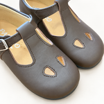 Scarpe Panyno su sfondo bianco caldo