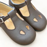 Scarpe Panyno su sfondo bianco caldo