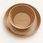 Set piatti Mushie su sfondo bianco caldo
