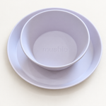 Set Piatti su sfondo bianco caldo