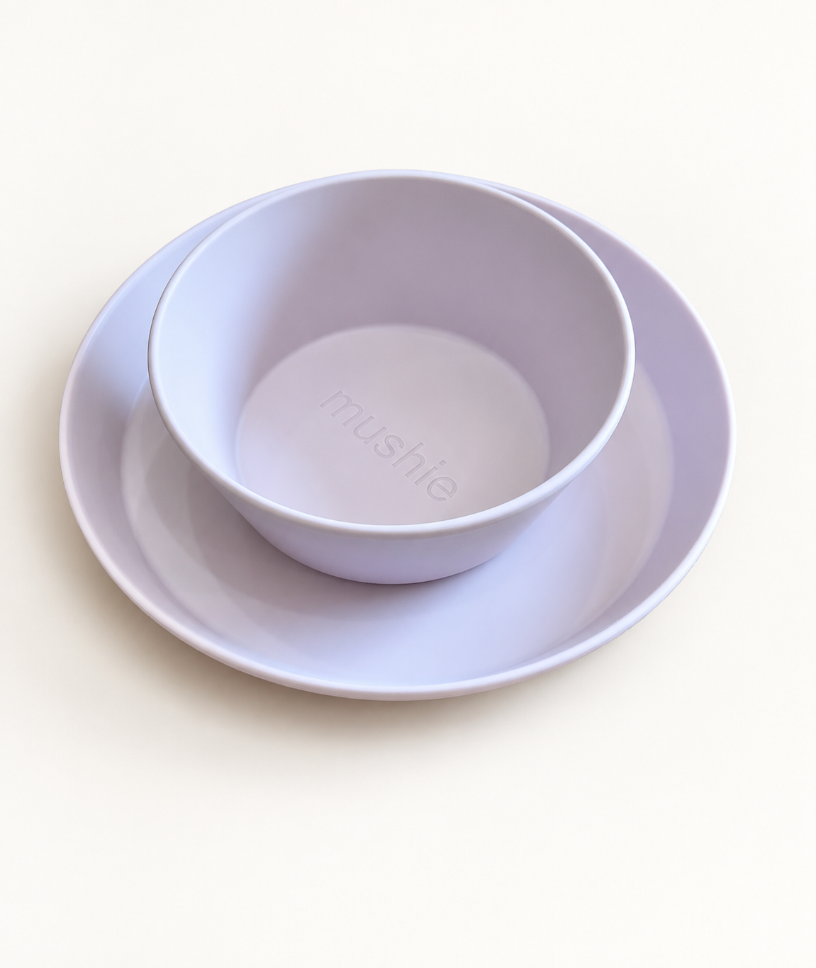 Set Piatti su sfondo bianco caldo