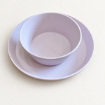Set Piatti su sfondo bianco caldo