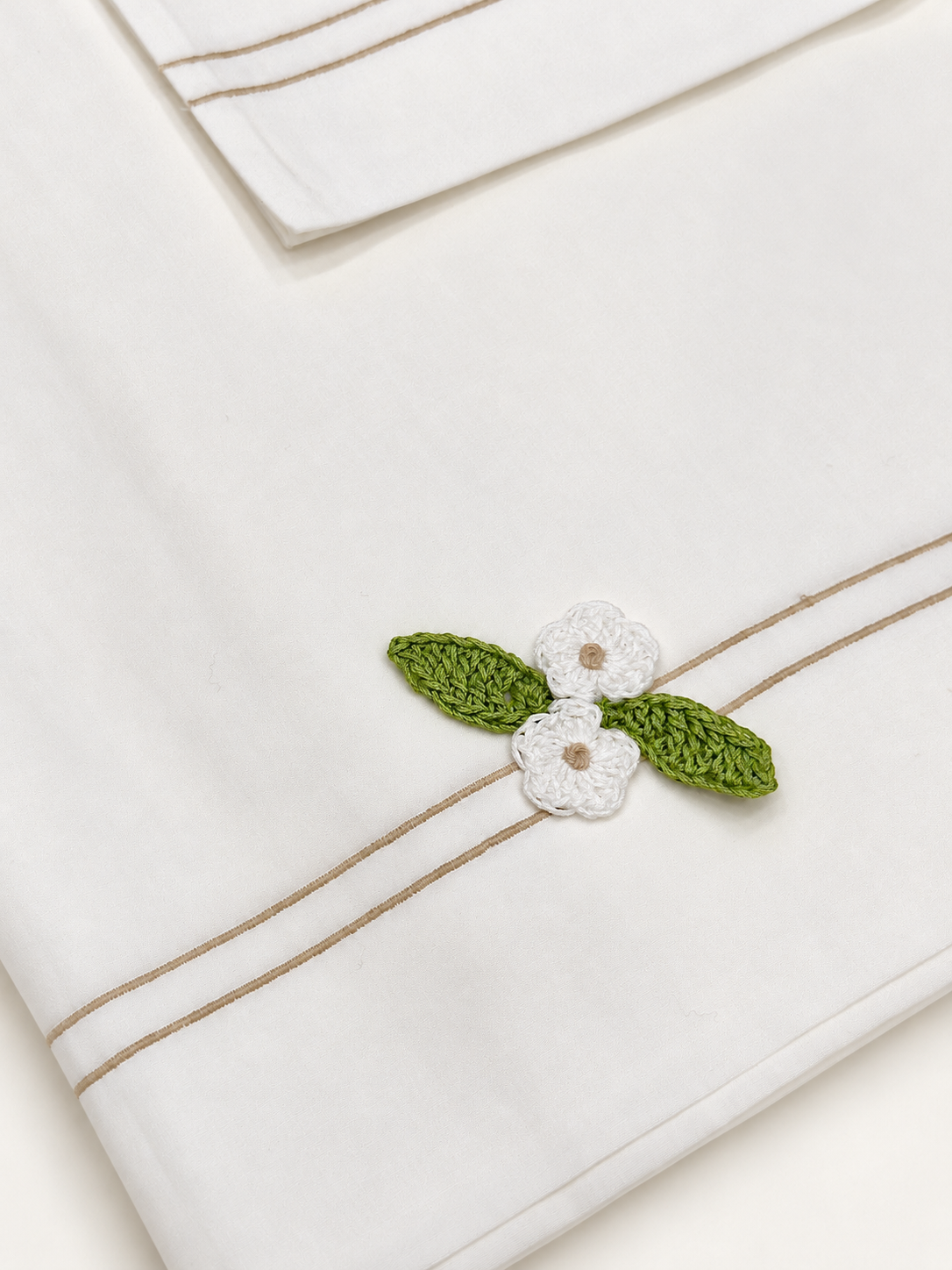 Lenzuola navicella Colori Chiari con fiori ricamati